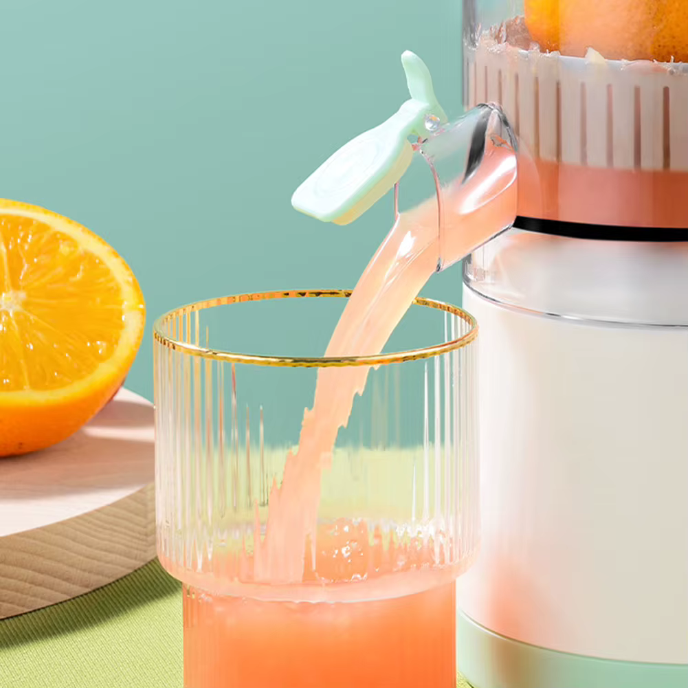 Portable electric citrus juicer, quick and easy
