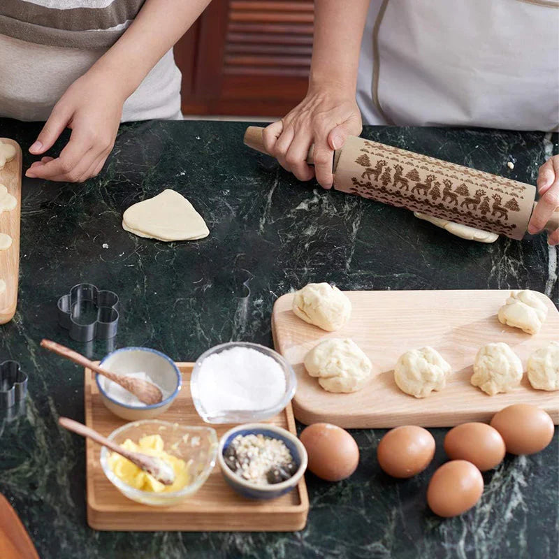 Biscotti festivi perfetti grazie al mattarello inciso 