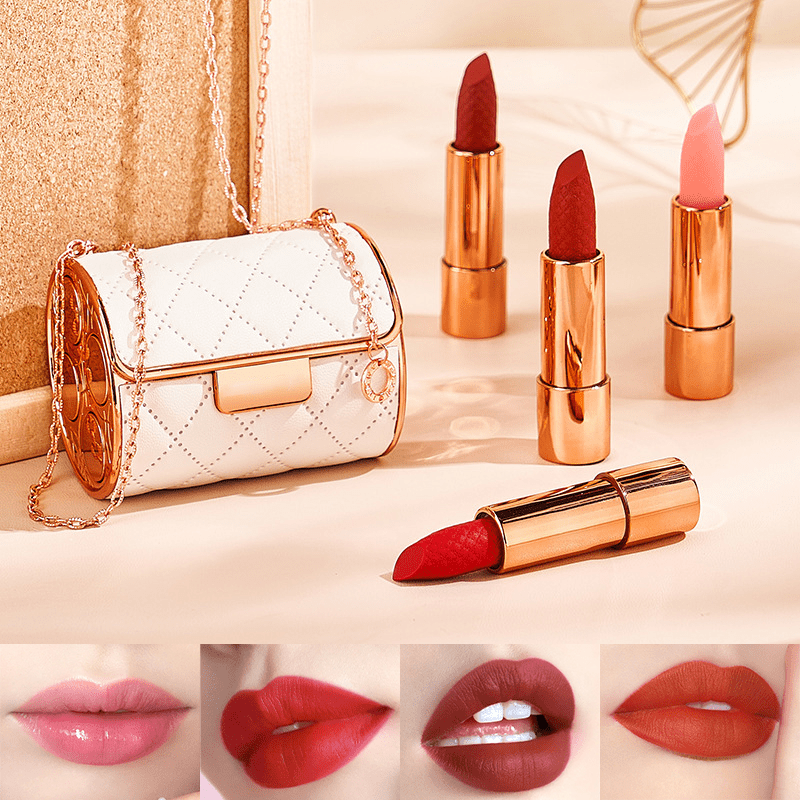 Matt rúzsok elegáns kézitáskában 
