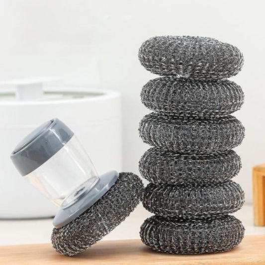 Scraper brush with reservoir for quick cleaning 