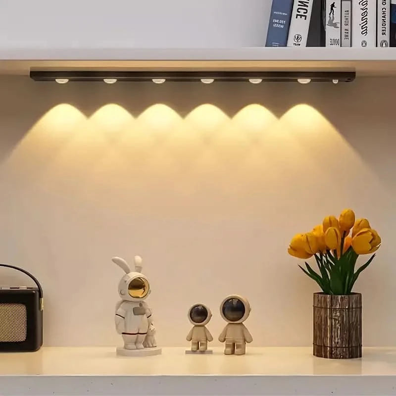 LED lampa s inteligentním pohybovým senzorem a lepidlem 